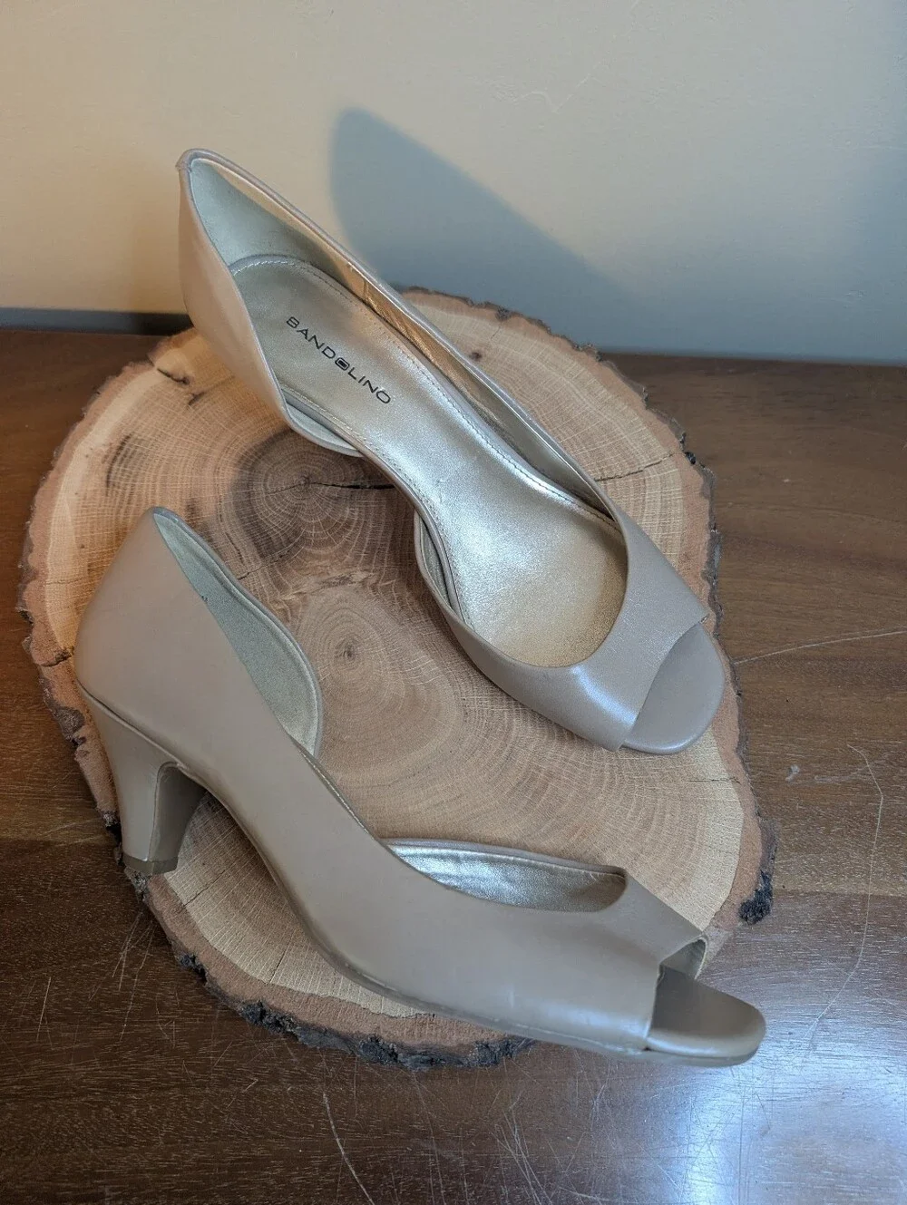 Bandolino patent leather nude pumps peep toe size 9